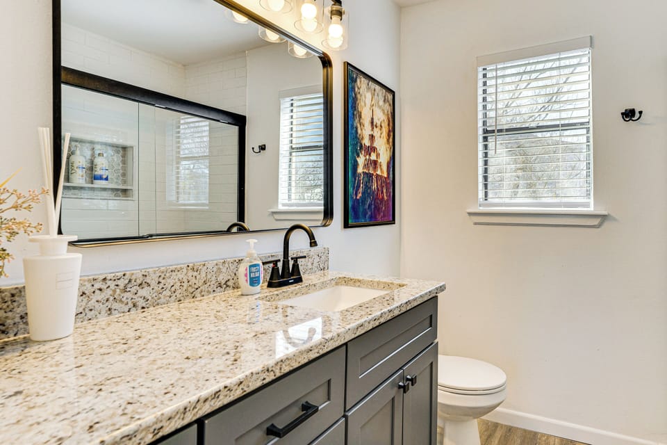 Convenient Bryan Townhome w/ Patio < 3 Mi to A&m! Apartment in College Station