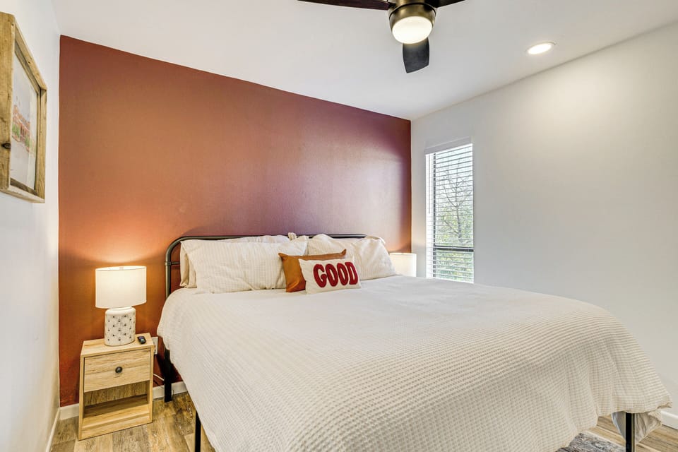Convenient Bryan Townhome w/ Patio < 3 Mi to A&m! Apartment in College Station