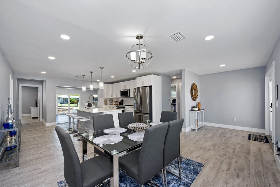 Dining to kitchen view