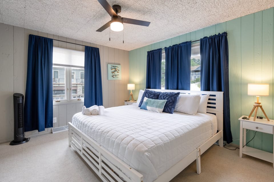 Bedroom 4 with King Bed