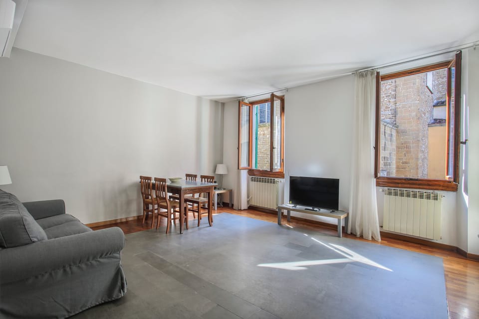Apartment | Living area | 42-inch Smart TV with cable channels
