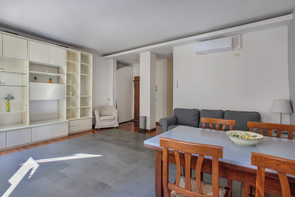 Apartment | Living area | 42-inch Smart TV with cable channels
