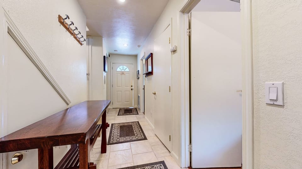 Condo, 3 Bedrooms | Interior