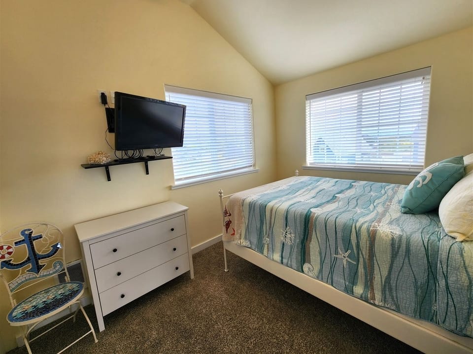 Guest Queen size bed and wifi Tv