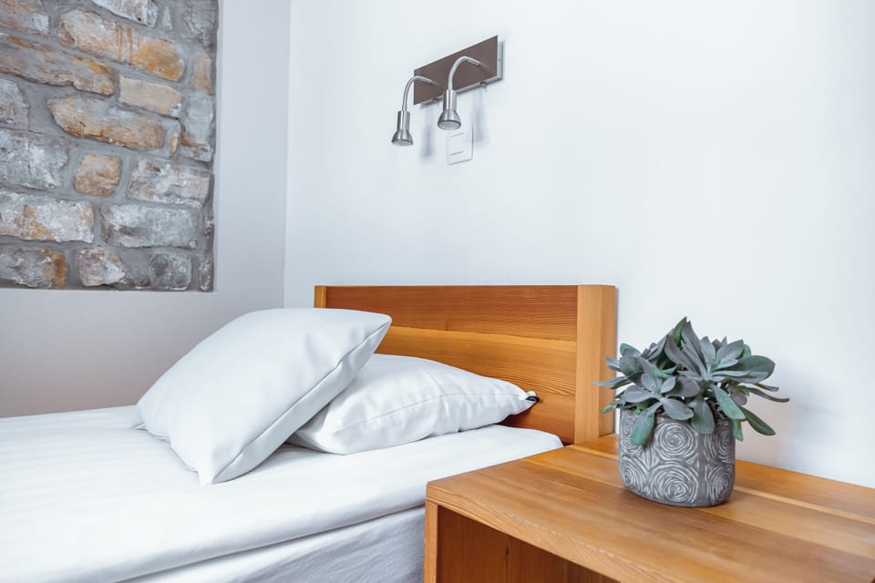 Basic Single Room | Iron/ironing board, free WiFi