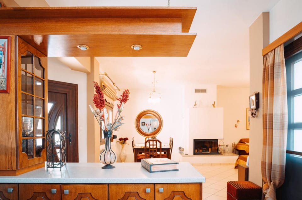 House | 4 bedrooms, desk