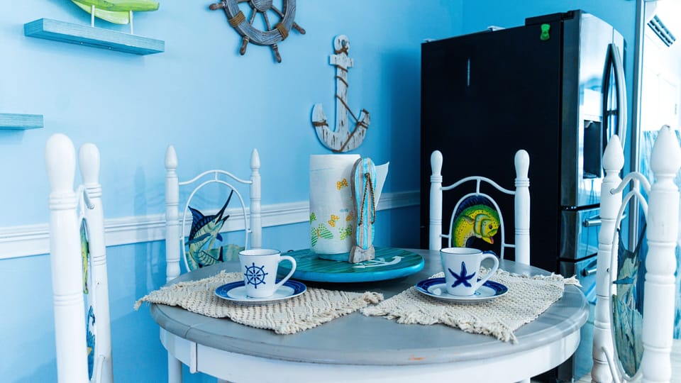 Round Dinette Table/ Kitchen Access