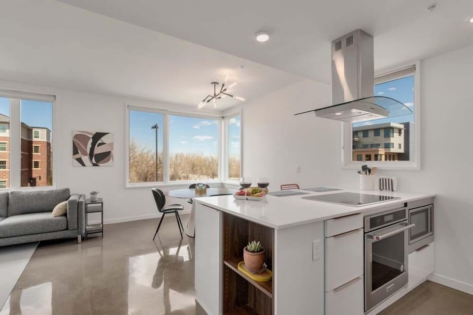 Townhome, 1 King Bed, Patio, City View (401 Linden Street (unit 3-231)) | Private kitchen | Fridge, microwave, oven, stovetop