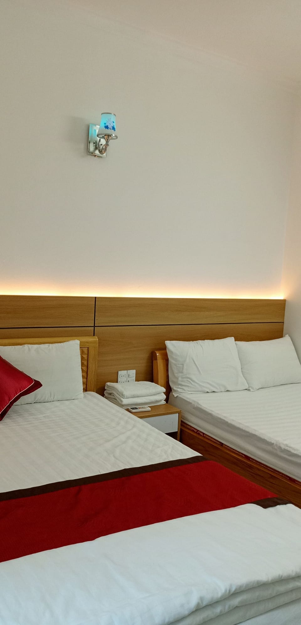 Desk, free WiFi, bed sheets
