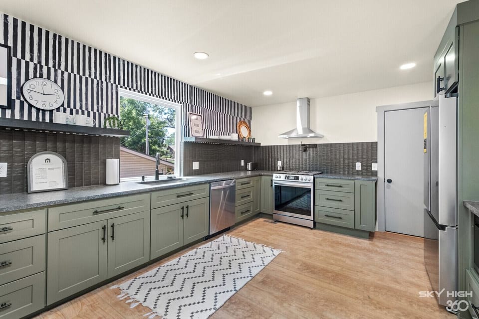 12 1203 NW 10th St Bentonville AR 72712 12 mls