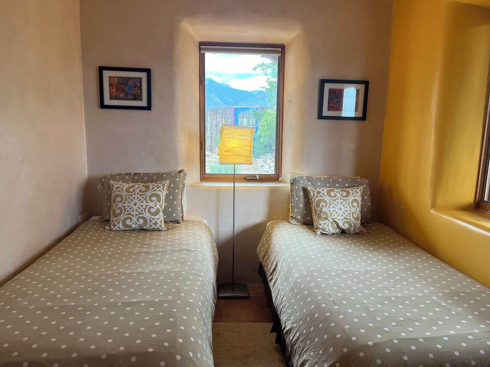 twin bedroom