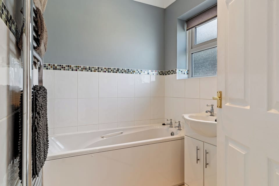 Lovely Bungalow, Near Beach and Village