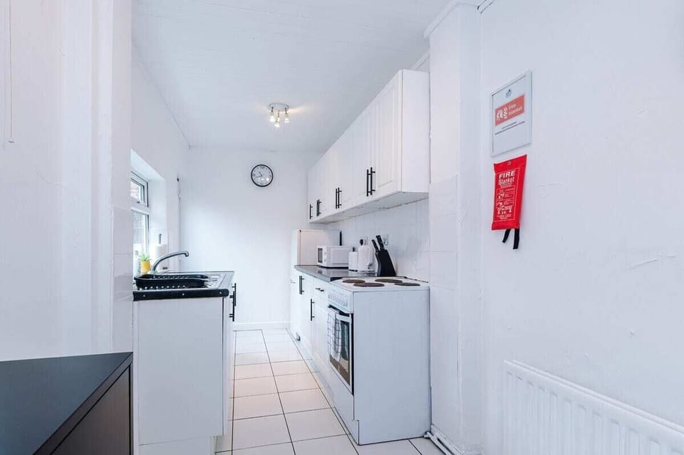 This kitchen has it all, making it easy for you to cook, dine, and enjoy your meals just like at home