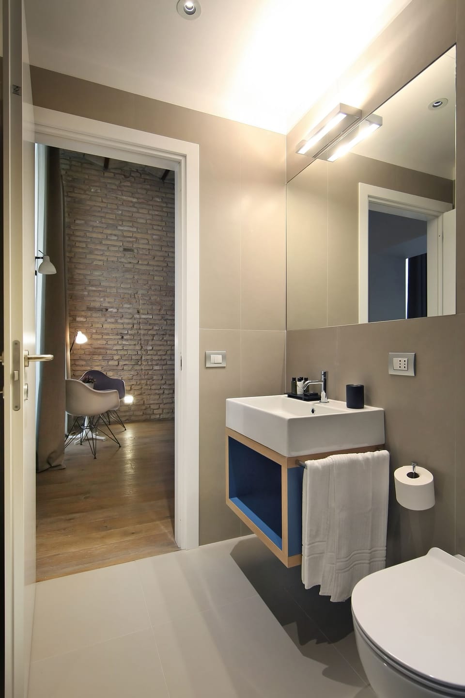 Triple Room | Bathroom | Shower, free toiletries, hair dryer, slippers