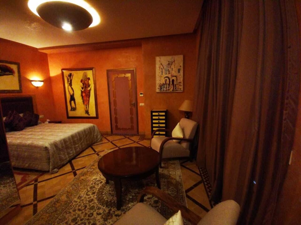 In-room safe, individually decorated, individually furnished, desk