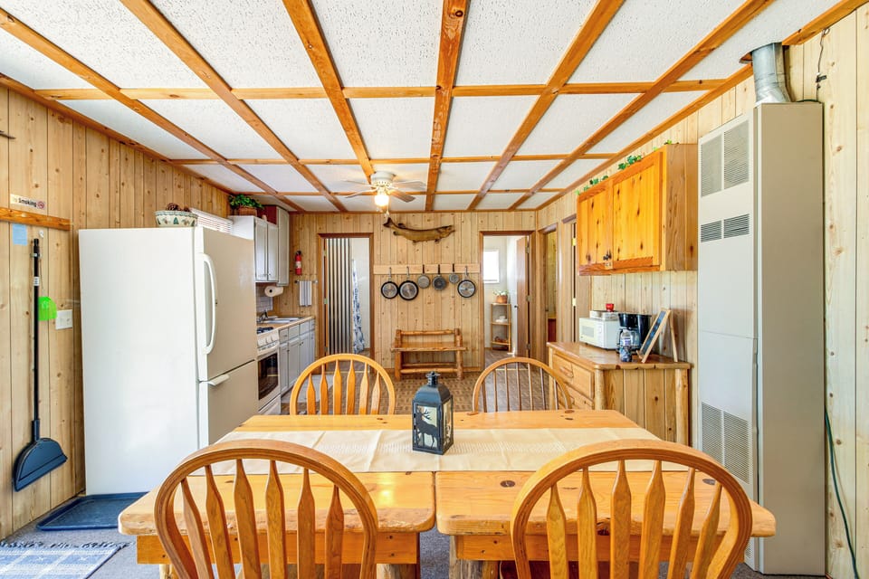 Dining | Dishware & Flatware Provided