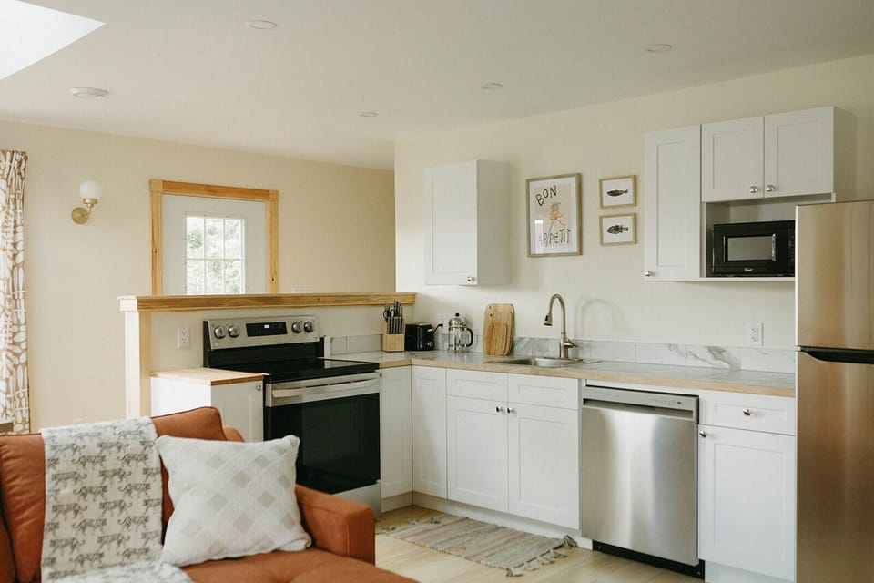 Full kitchen