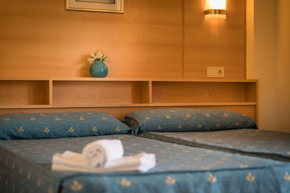 1 bedroom, desk, free WiFi, bed sheets