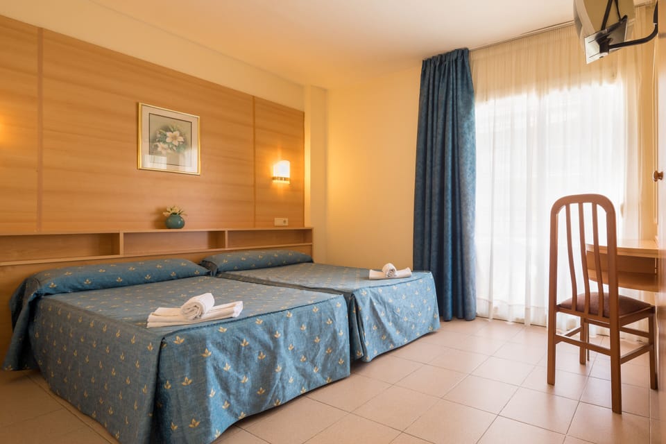 1 bedroom, desk, free WiFi, bed sheets
