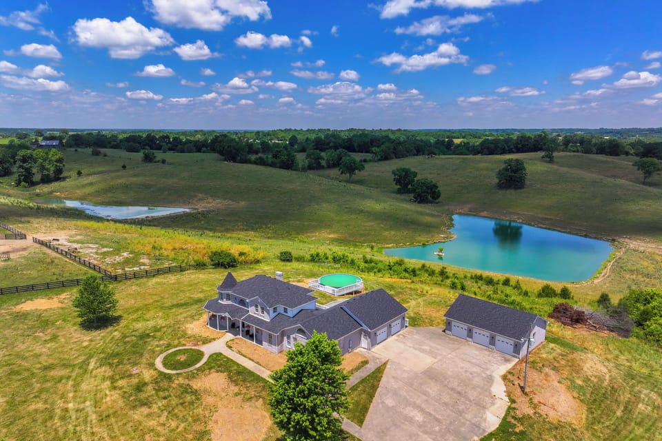 Berry Vacation Rental | 5BR | 3BA | Steps Required | 3,590 Sq Ft