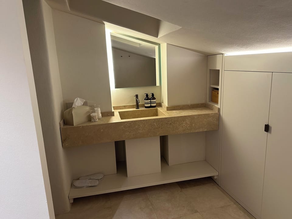 Sink in bathroom #4