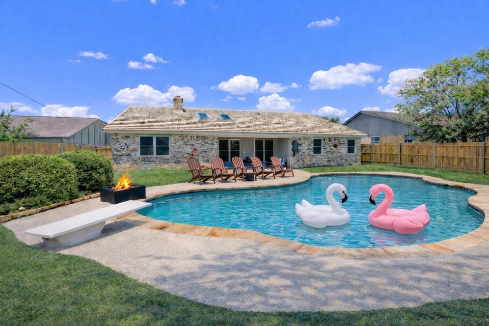 Relax by the sparkling pool – plenty of space for everyone.