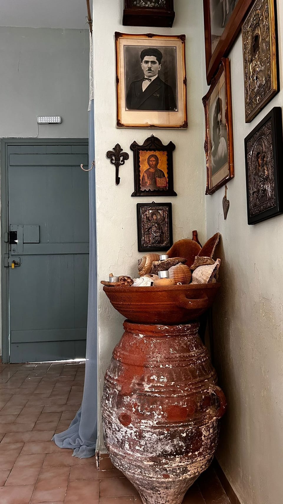 The sacred area of the house where tradition and family memories meet
