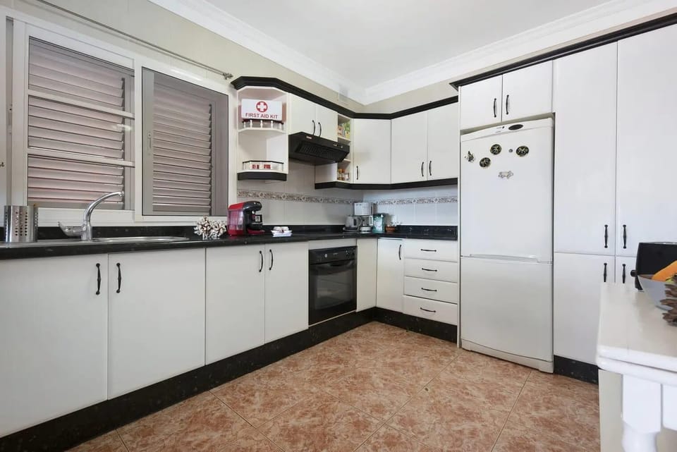 House | Private kitchen | Fridge, microwave, oven, stovetop