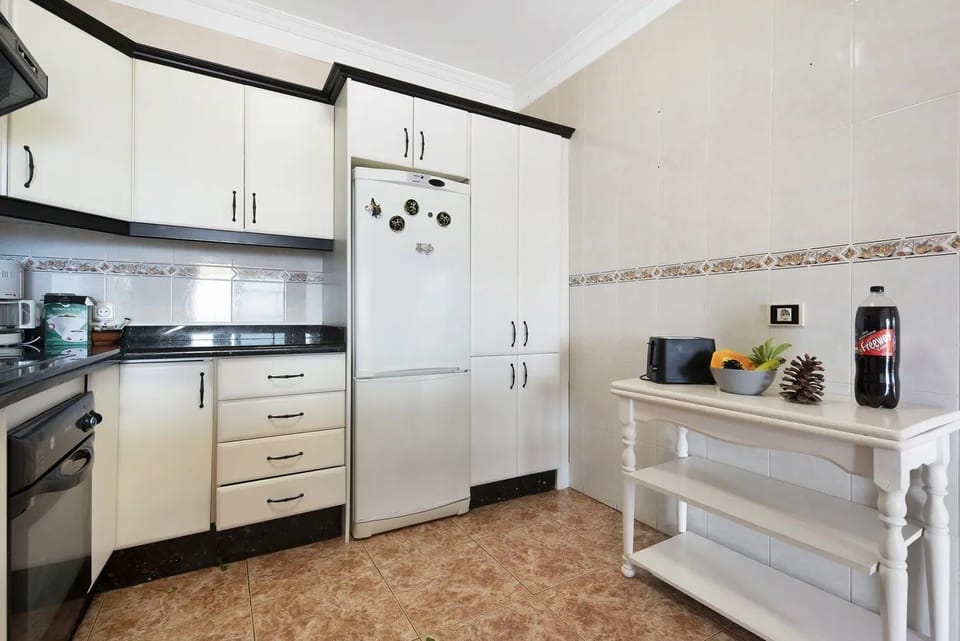 House | Private kitchen | Fridge, microwave, oven, stovetop