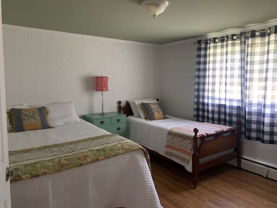 Suite20220Bedroom