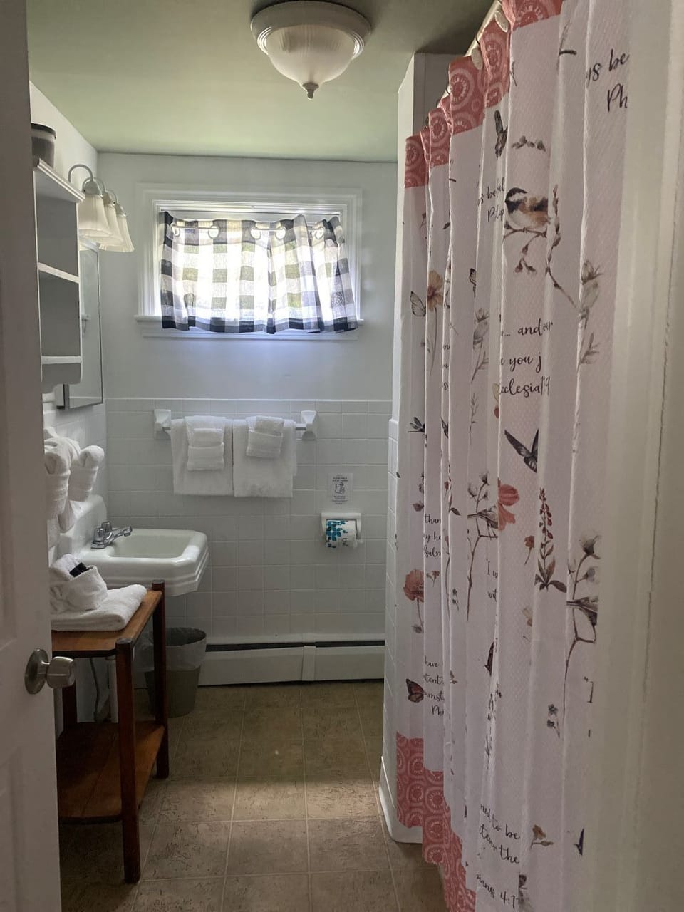 Suite20220Bathroom