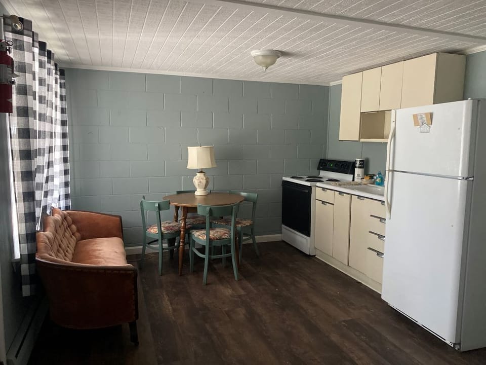 Suite20320Kitchen
