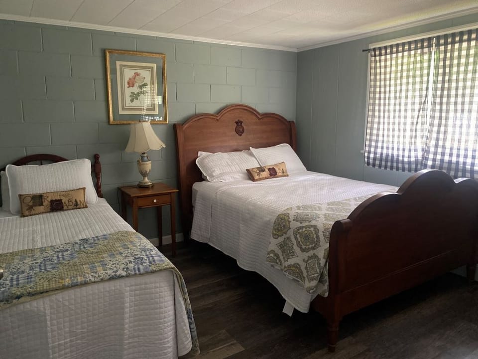 Suite20720Bedroom