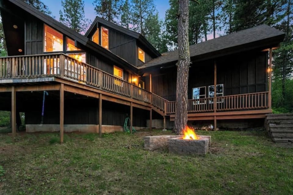 Fire pit with seating built in around it.
