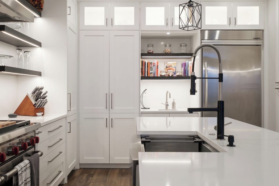 Farmhouse sink with double faucet