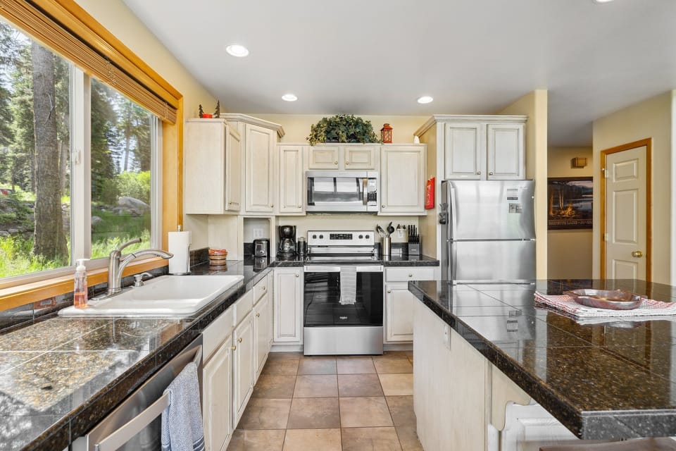 Well equipped Kitchen