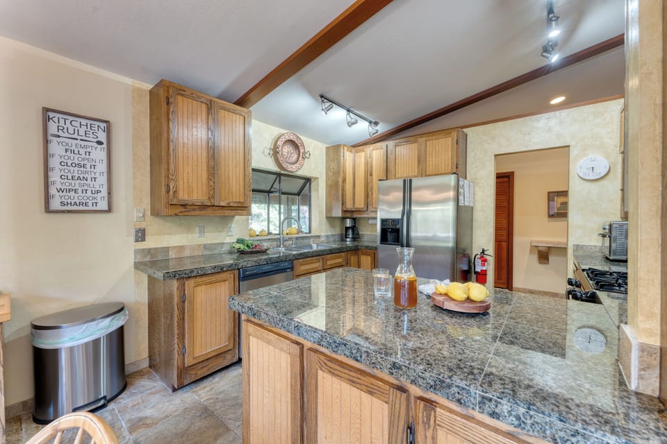 Fully equipped kitchen.