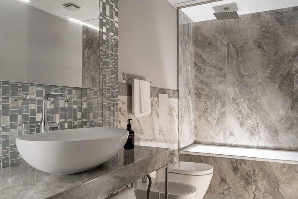 Premium Room (Rooftop) | Bathroom | Deep soaking tub, rainfall showerhead, free toiletries, hair dryer