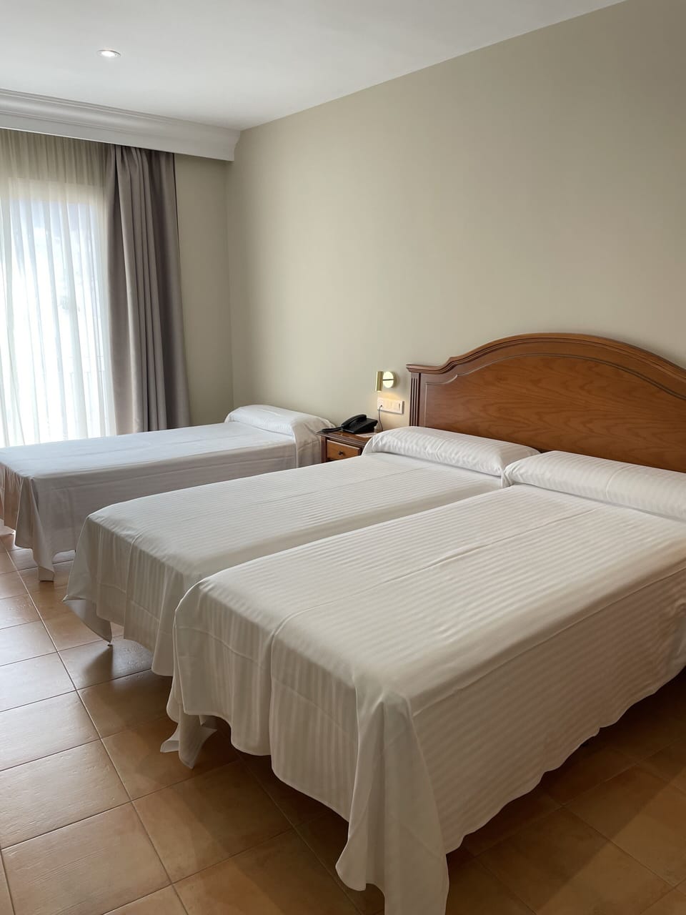 Triple Room | Minibar, in-room safe, desk, blackout drapes