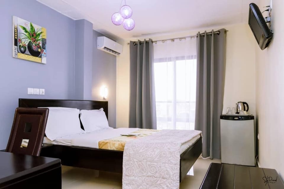 Room, City View | In-room safe, desk, blackout drapes, iron/ironing board