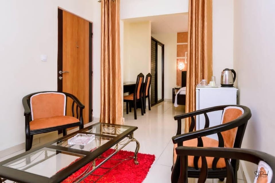 Studio, City View | In-room safe, desk, blackout drapes, iron/ironing board