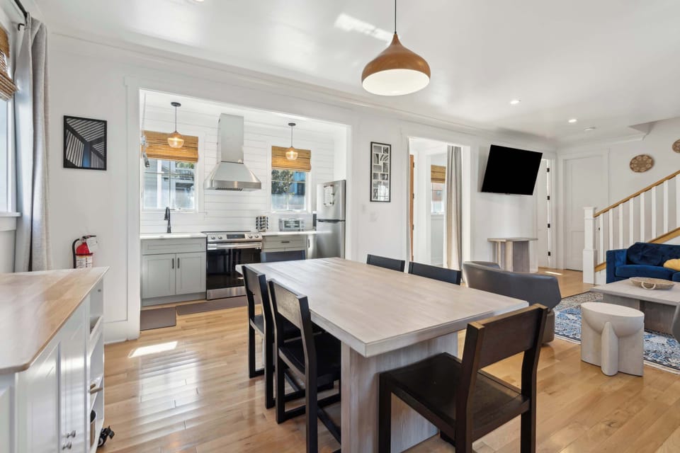 1st floor dining area