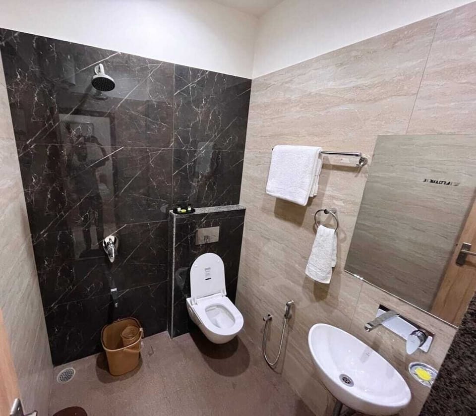 Superior Room | Bathroom | Slippers