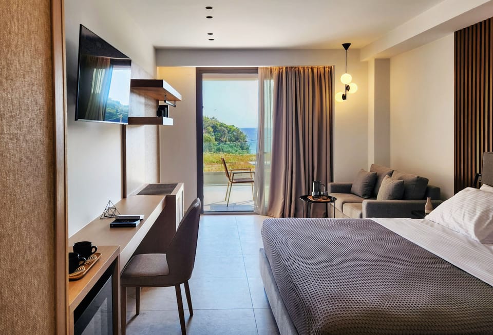 Superior Room, Balcony | 1 bedroom, in-room safe, desk, blackout drapes