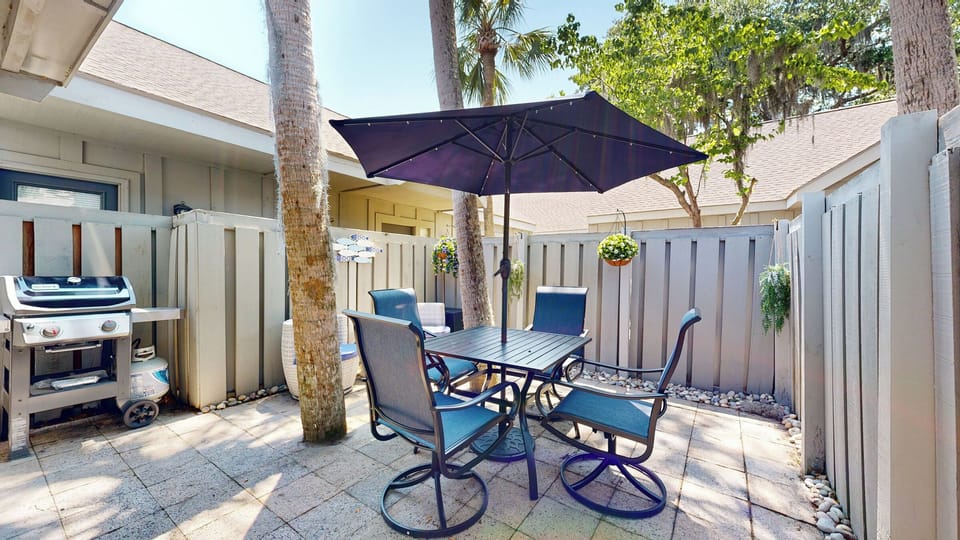 Outdoor Dining with Propane Grill