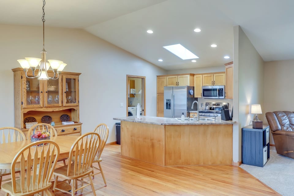 House (4 Bedrooms) | Interior