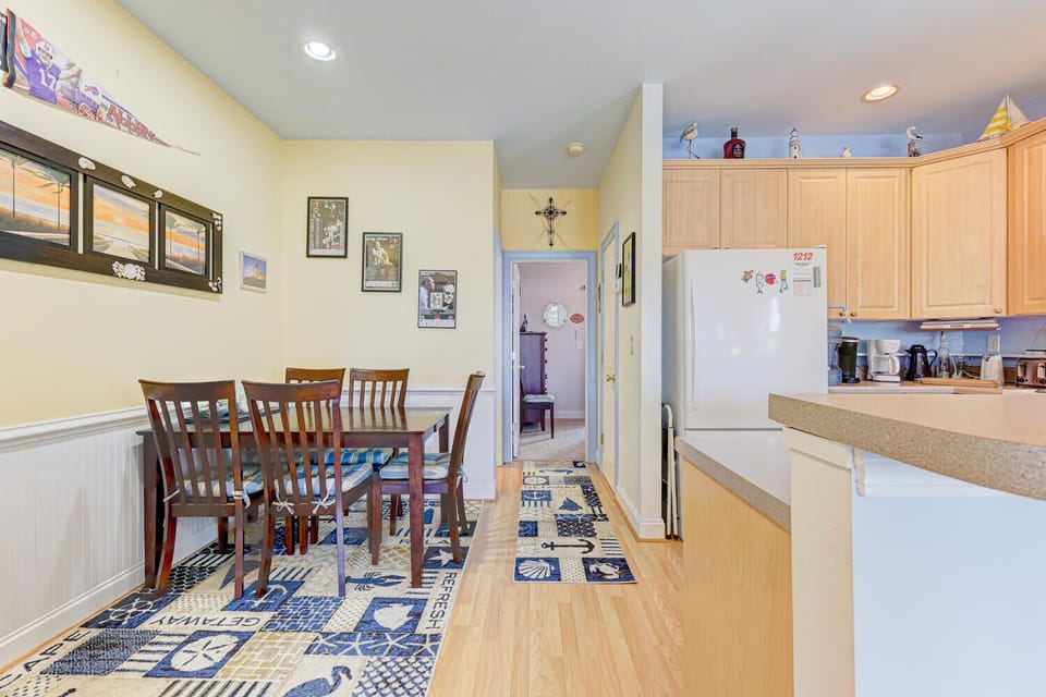 Kitchen/Dining Area