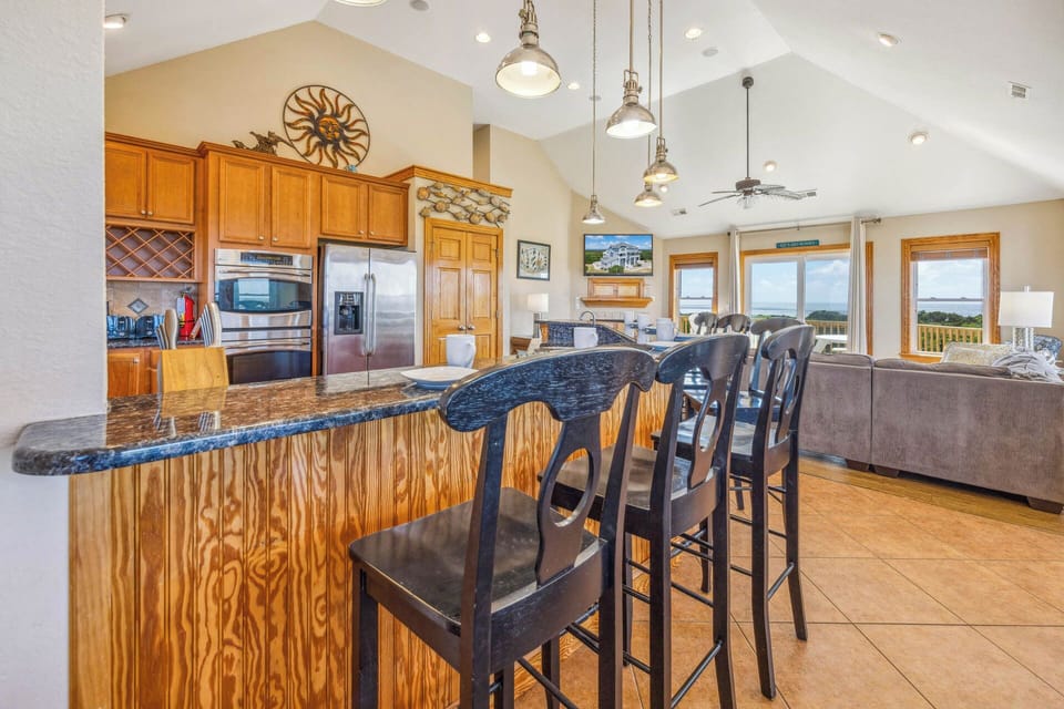Additional dining seating is available at the adjacent 6-person breakfast counter.