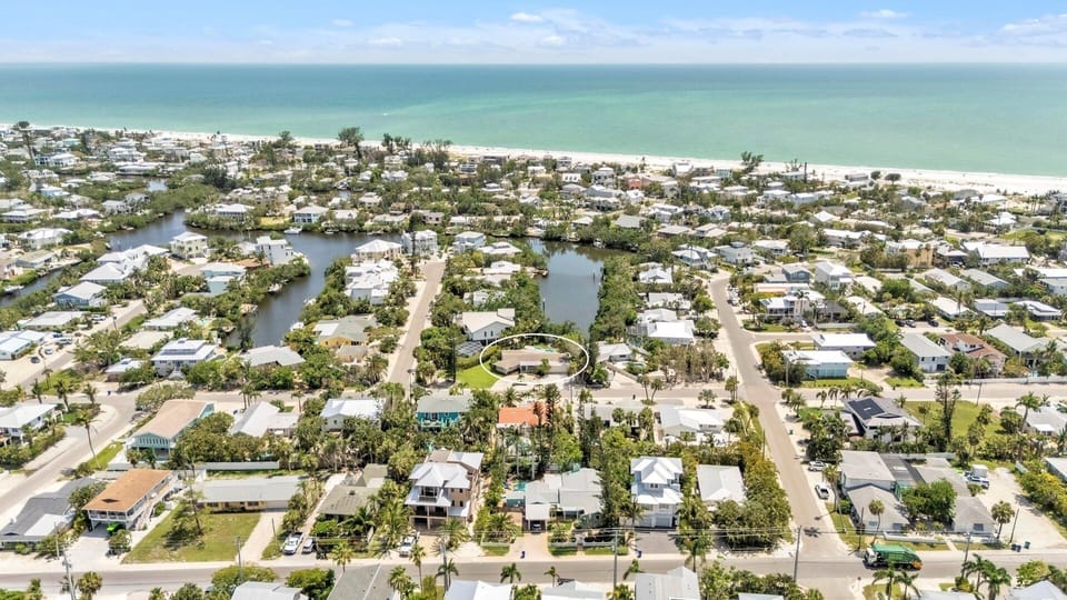 House, 2 Bedrooms | Aerial view