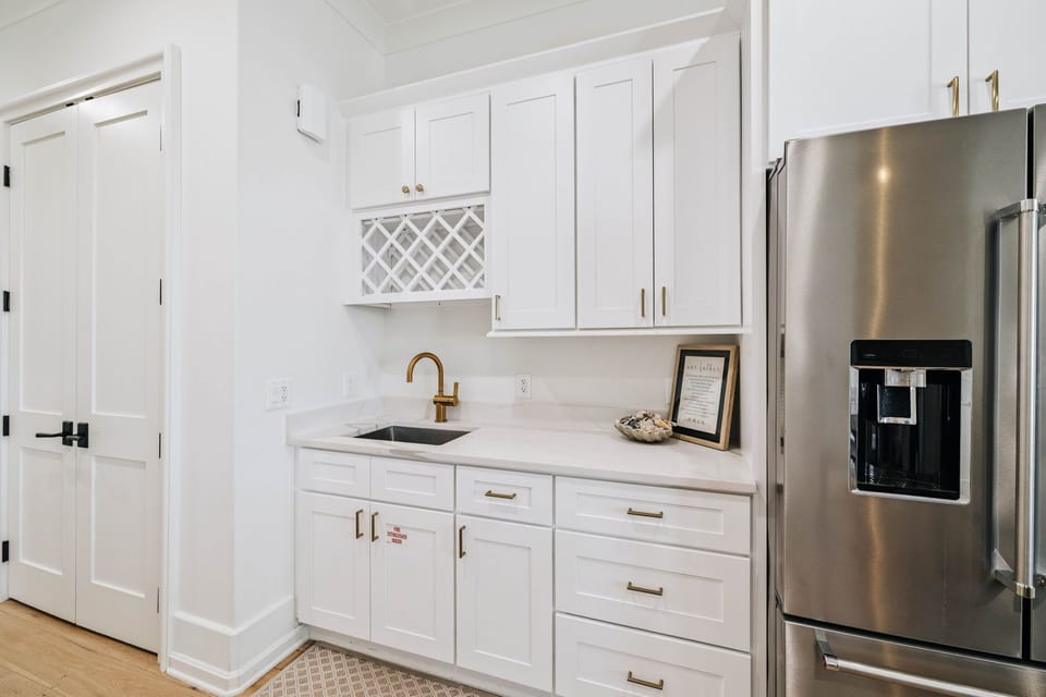 Conveniently Located Kitchenette!